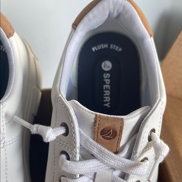 Sperry White Sneakers with Gold Details - Picture 6 of 8